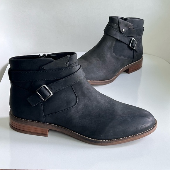 Clarks Women's Camzin Dime Black Leather Ankle Boot Size 9M Buckle Booties - Picture 3 of 16